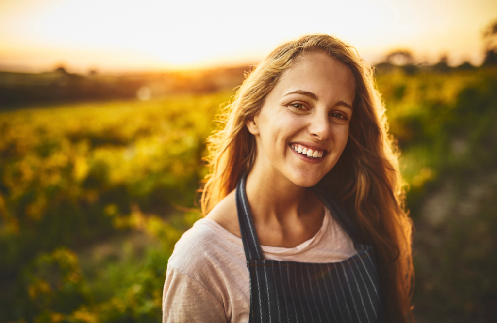 Smiling woman. Counselling near Clayfield. Hypnotherapy cost in Australia. Brisbane Livewell Clinic