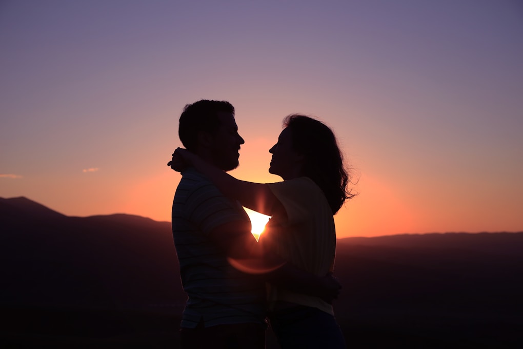 Silhouette of hugging couple. Counselling at Wavell Heights